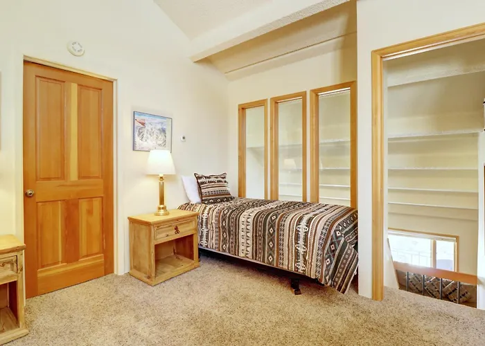 Pg310 Peregrine Apartment